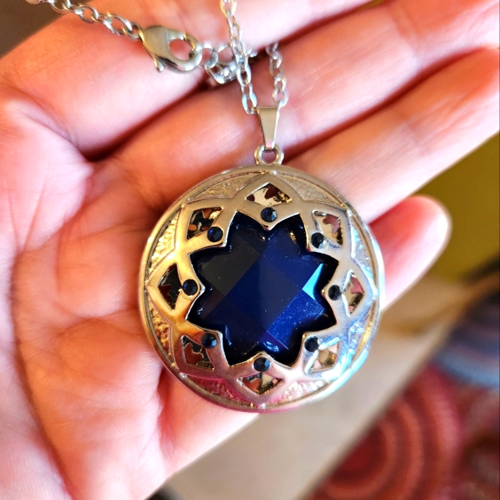 Necklace - Picture 5 of 5